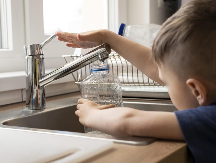 PFAS dans l’eau du robinet, que dire à vos patient·es ?